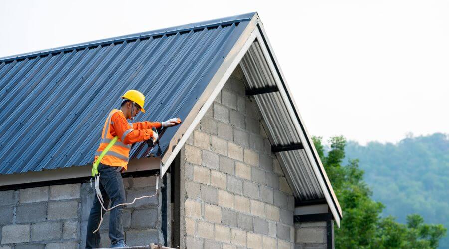Expert Emergency Roof Repairs services in Pompeii, MI